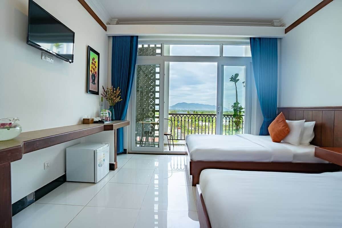 Minibar, in-room safe, desk, free WiFi