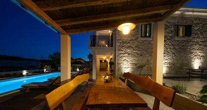 Mix of modern and antique , New visage villa Antico