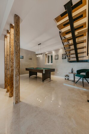 Games room - Mix of modern and antique , New visage villa Antico (Seget Donji)
