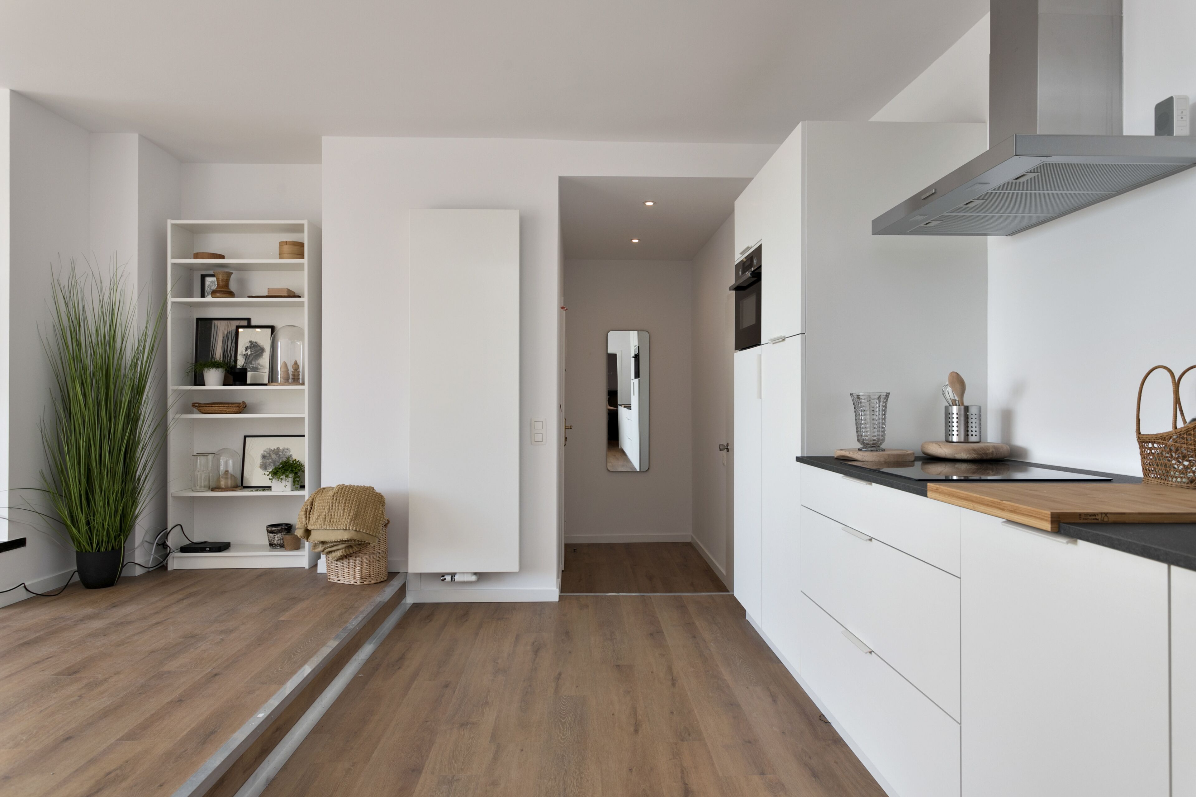 Jääkaappi, uuni, liesi, astianpesukone