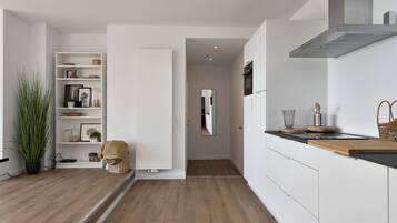 Jääkaappi, uuni, liesi, astianpesukone