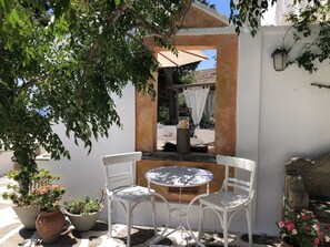 Outdoor dining - Semeli Arthouse - Amazing view (Tinos)