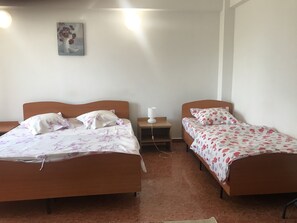 9 bedrooms, WiFi, bed sheets