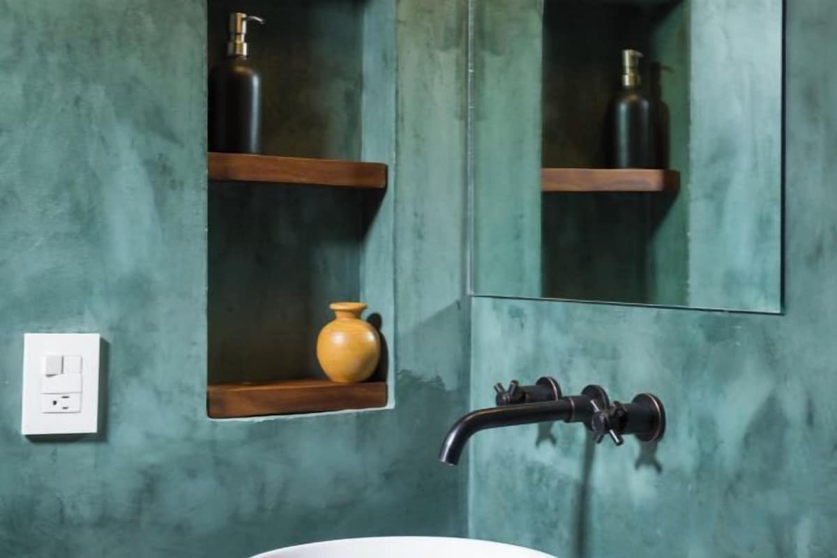 Bathroom | Shower, rainfall showerhead, towels, shampoo