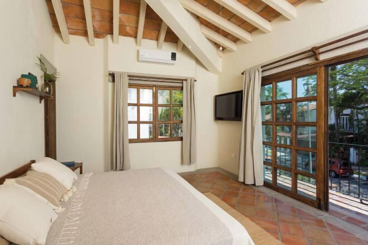 1 bedroom, premium bedding, in-room safe, free WiFi