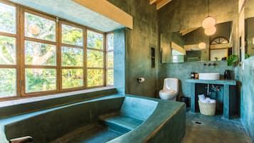 Chambre Double Design | Bain à remous intérieur