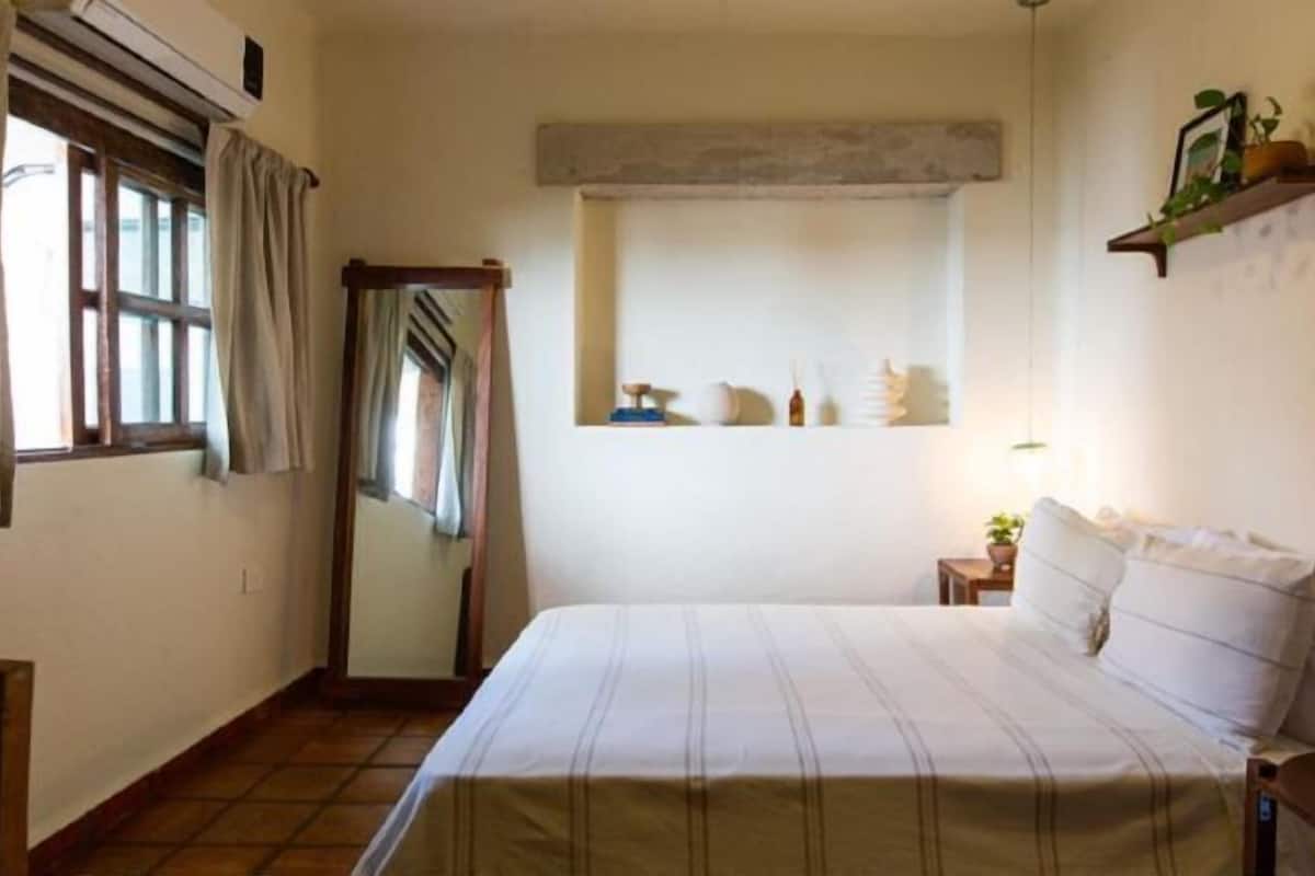 Premium bedding, in-room safe, free WiFi, bed sheets