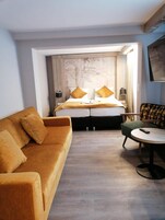 Deluxe Room Large | Wi-Fi de cortesia, individualmente mobiliados, roupa de cama