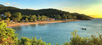 Villa Tara (6p) 3 bedrooms, pool, garden, beach 300m