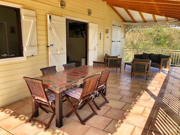 Outdoor dining