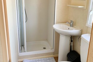 Shower - Beautiful 3-bedroom Caravan at Mersea Island (Colchester)