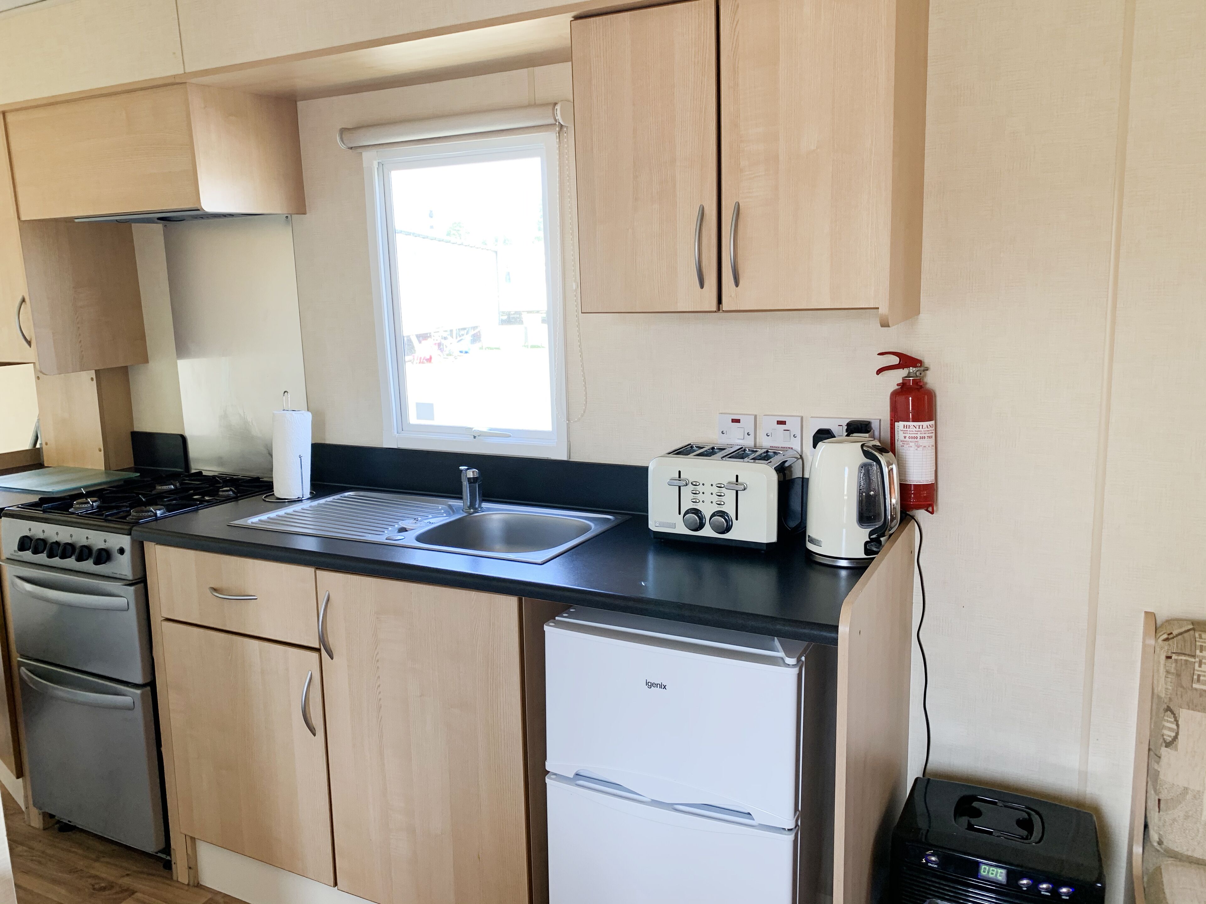 Cabin | Private kitchen | Fridge, oven, stovetop, dishwasher