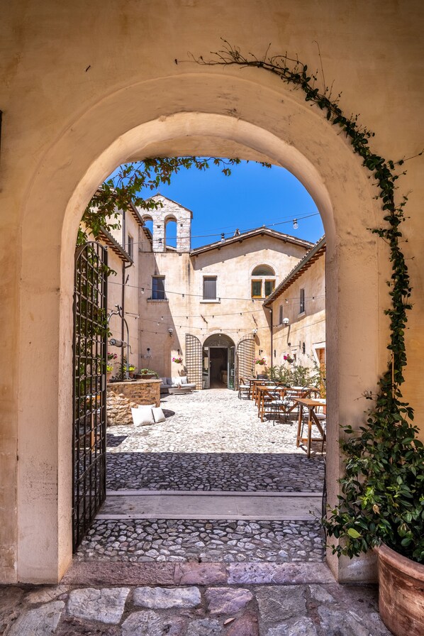 Front of property - Convento Santa Croce (Sant'Anatolia di Narco)