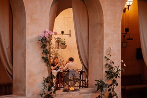 Couples dining - Relais Convento Santa Croce (Sant'Anatolia di Narco)