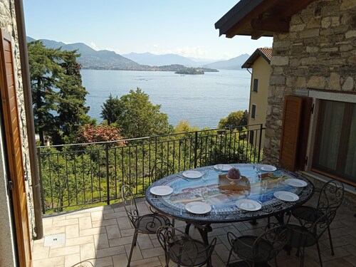 Lulù stone house with view of the lake