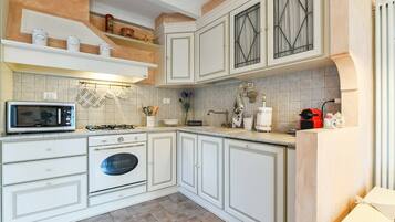 Frigorifero, microonde, forno, lavastoviglie