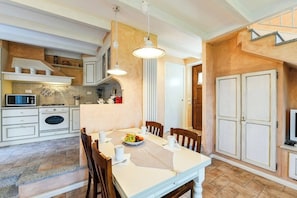 Dining - Lulù stone house with view of the lake (Baveno)