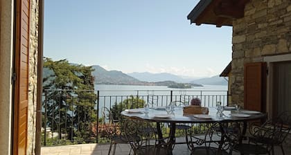 Lulù stone house with view of the lake