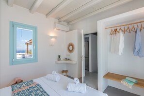 Luxury Villa, 3 Bedrooms, Beach View, Sea Facing (Lyra) | 3 bedrooms, hypo-allergenic bedding, soundproofing, iron/ironing board - Blue Harpist Villas (Naxos)