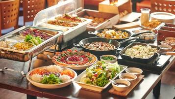 Desayuno buffet (JPY 1980 por persona)