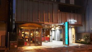 住宿正面 (夜晚)