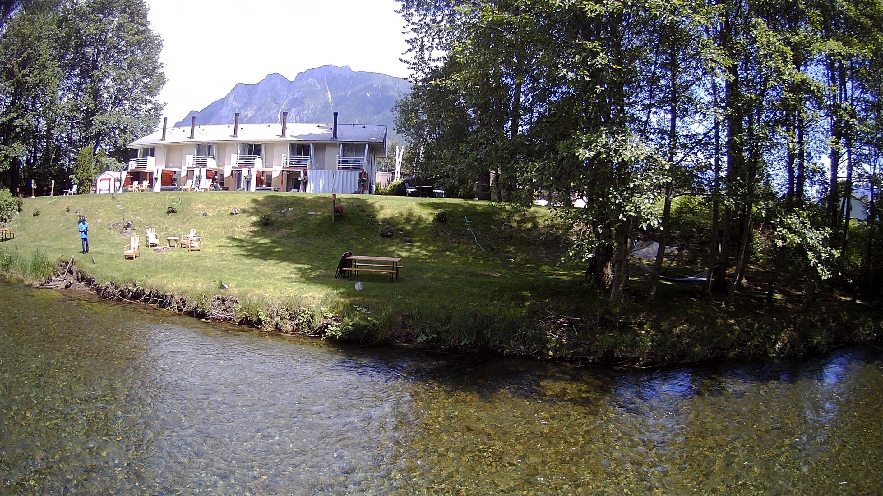 North Bend Escapes Moon River 1,2,3 - 3 Townhomes on river, up to 18 guests