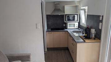 Køleskab, mikrobølgeovn, ovn, kogeplade