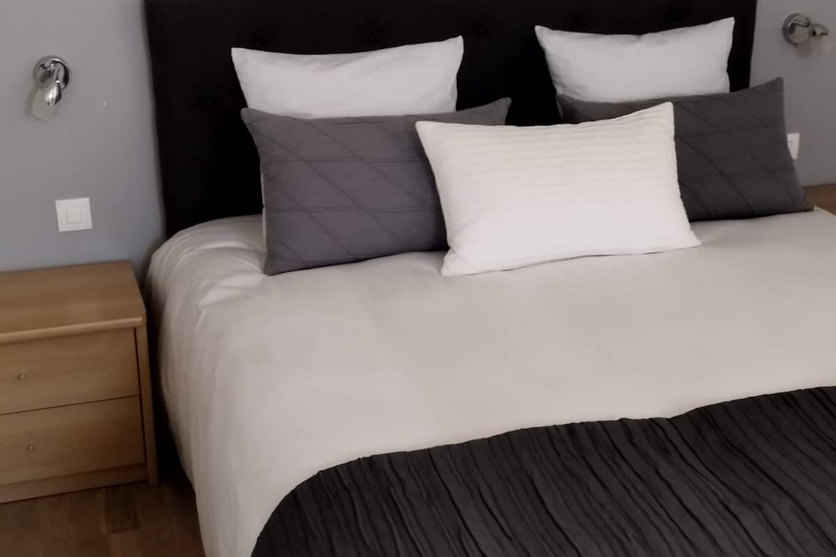 Family Suite | 2 bedrooms, desk, laptop workspace, blackout drapes