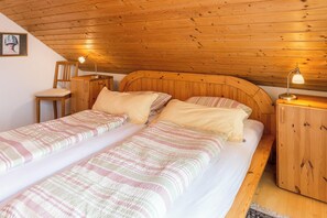 1 slaapkamer, een strijkplank/strijkijzer, gratis wifi, beddengoed