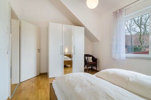 3 bedrooms, iron/ironing board, free WiFi, bed sheets