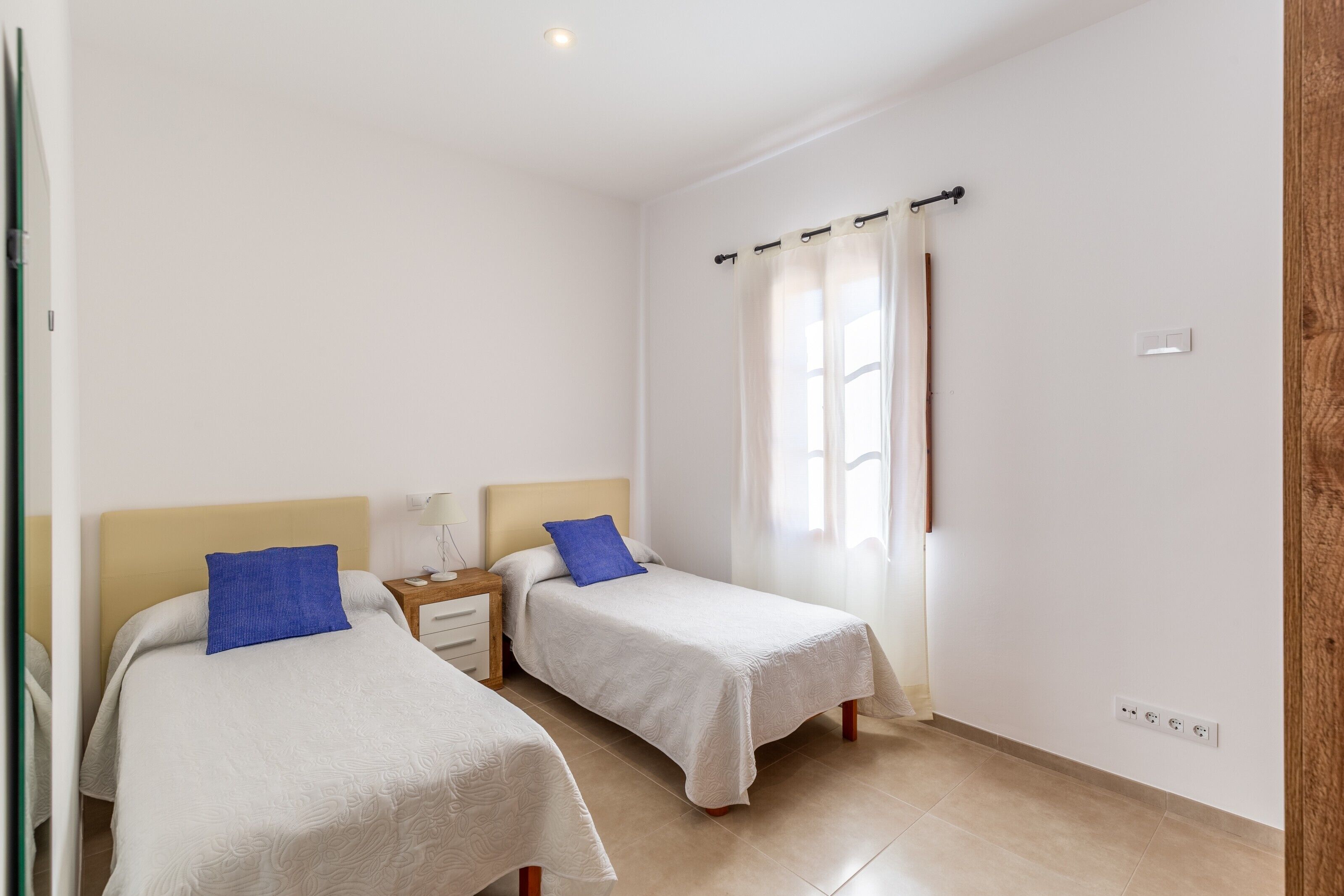 3 dormitorios, tabla de planchar con plancha, wifi gratis y ropa de cama