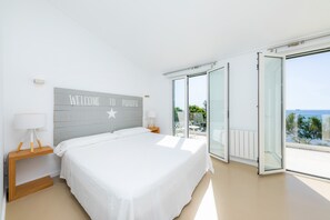 3 chambres, fer et planche à repasser, Wi-Fi gratuit, draps fournis