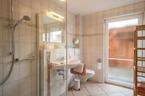 Dusche, Haartrockner, HandtĂŒcher