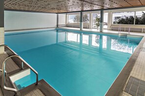 屋内プール、温水プール