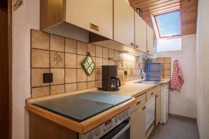 Kühlschrank, Ofen, Herdplatte, Geschirrspüler