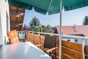 Outdoor dining - Holiday Apartment "Monika Haug" with Lake View, Mountain View, Wi-Fi, Balcony & Garden (Immenstaad am Bodensee)