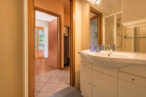 Shower, free toiletries, hair dryer, towels