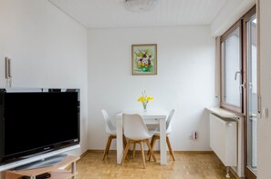 Dining - Cosy holiday apartment "Maria Feucht" near Lake Constance with lake view (Überlingen)