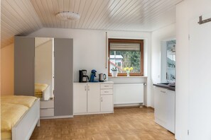 1 bedroom, free WiFi, bed sheets - Cosy holiday apartment "Maria Feucht" near Lake Constance with lake view (Überlingen)