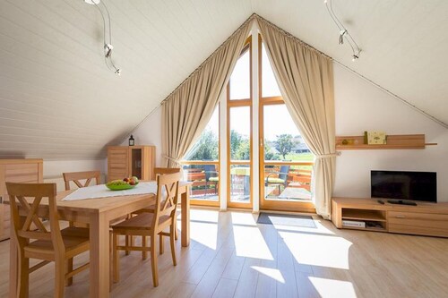 Lichtdurchflutete Dachgeschosswohnung "Lauser DG" in ruhiger Gegend mit WLAN & Balkon