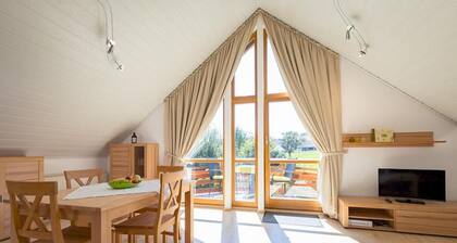 Lichtdurchflutete Dachgeschosswohnung "Lauser DG" in ruhiger Gegend mit WLAN & Balkon