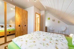 1 chambre, fer et planche à repasser, accès au Wi-Fi (inclus)