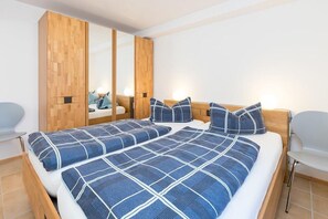 1 chambre, fer et planche à repasser, accès au Wi-Fi (inclus)
