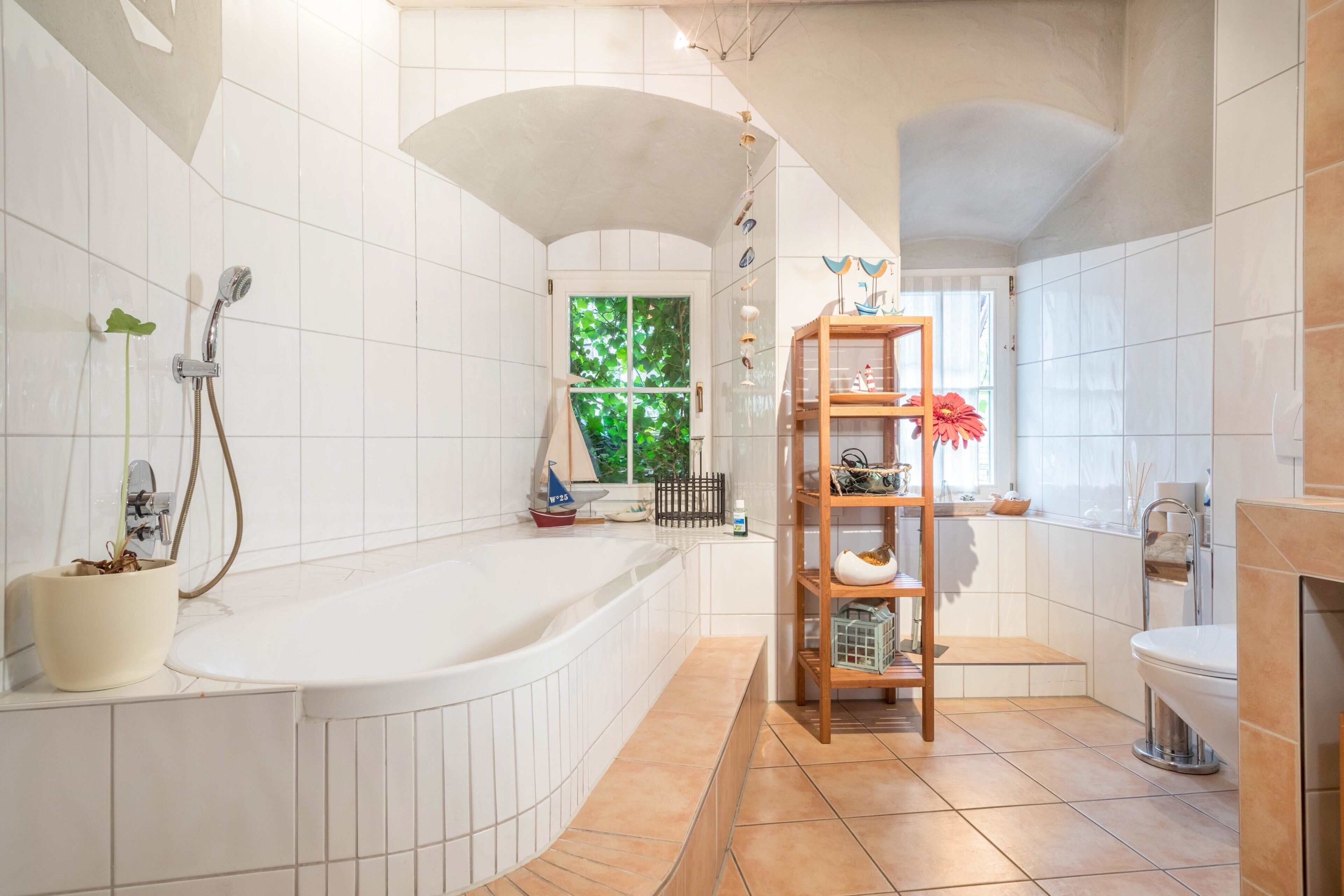 Badewanne, Haartrockner, Handtücher