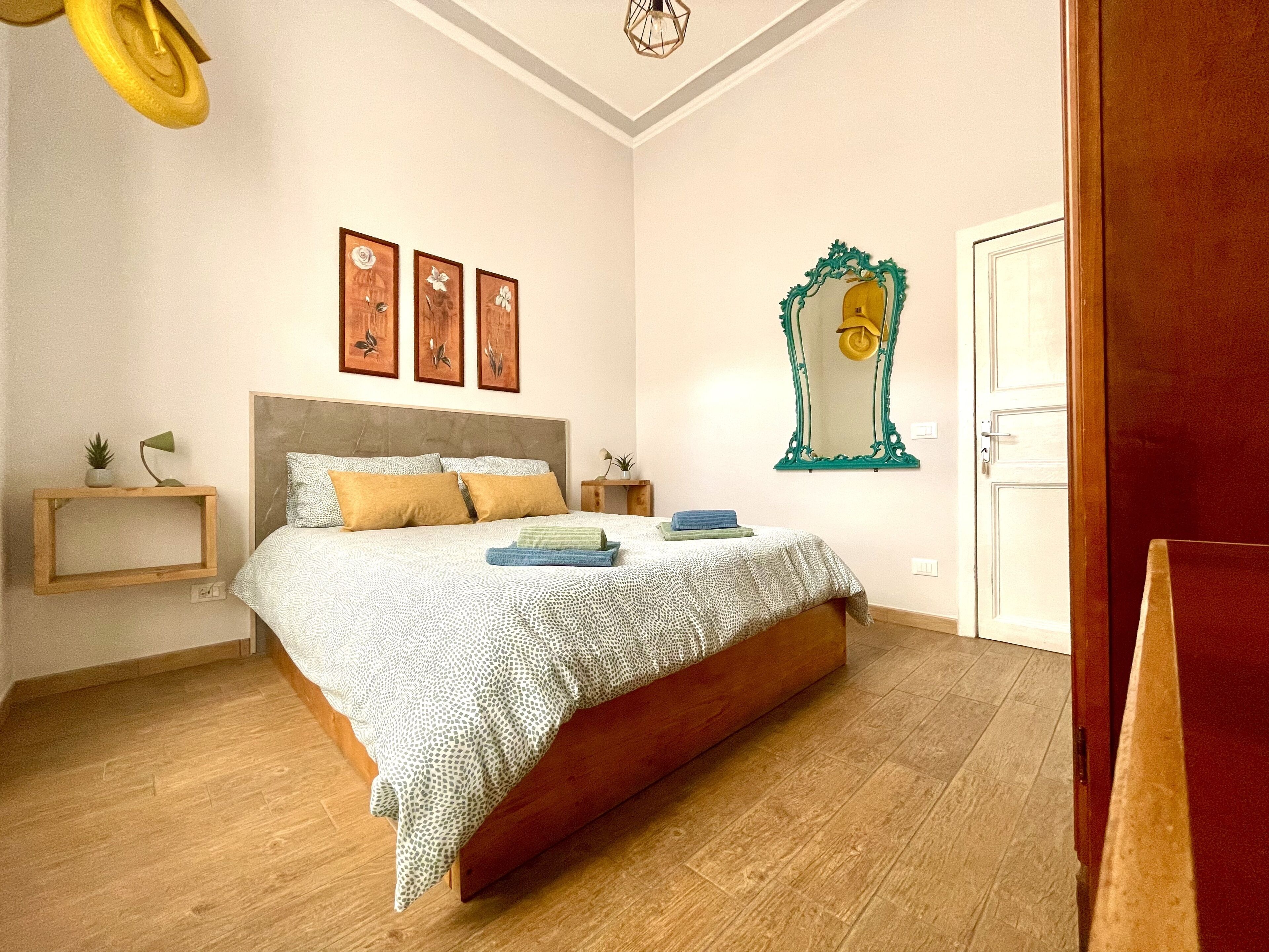 1 Schlafzimmer, Zimmersafe, Schreibtisch, Bügeleisen/Bügelbrett