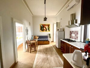 Fridge, microwave, stovetop, coffee/tea maker - Family Stays Ursino  (Catania)