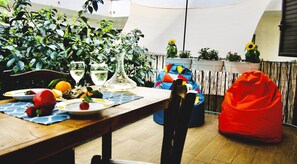 Outdoor dining - Family Stays Ursino  (Catania)