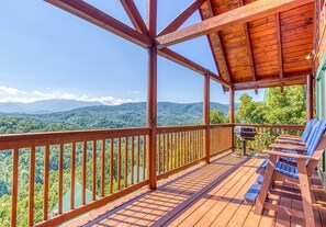 Property grounds - A Higher Calling, Spacious Smoky Mountain Getaway –Perfect for Families & Groups (Pigeon Forge)