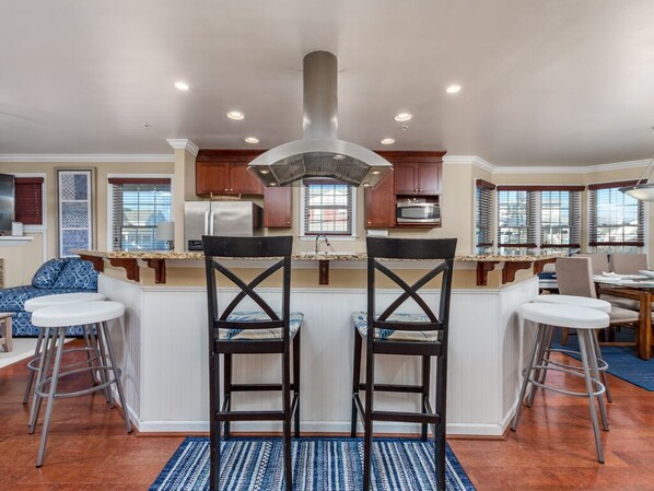 Microwave, dishwasher