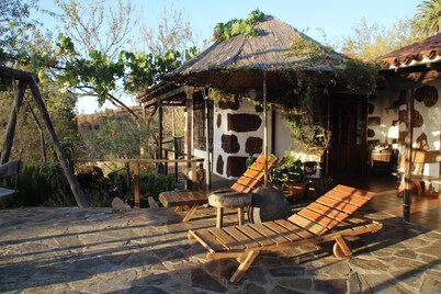 Traditional Canarian Retreat: Casa Francisco with Private Pool, Terrac